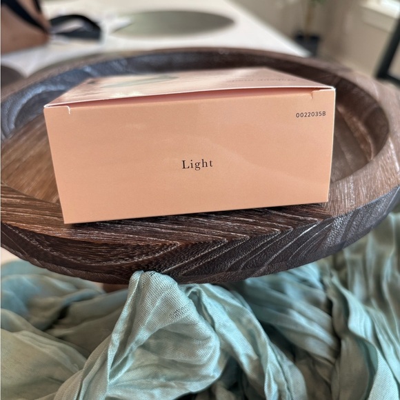 Laura Geller Double Take Baked Powder Foundation - Light - Picture 5 of 5